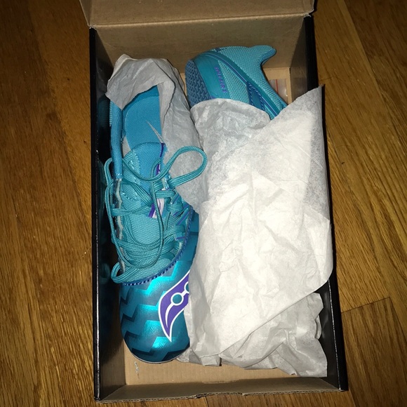 Sprinting Spikes - Picture 3 of 4